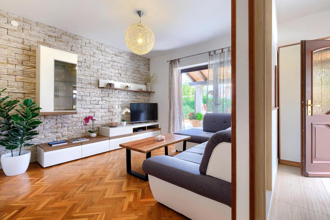 Stylish Flats With Two Bedrooms In Premantura Exterior photo