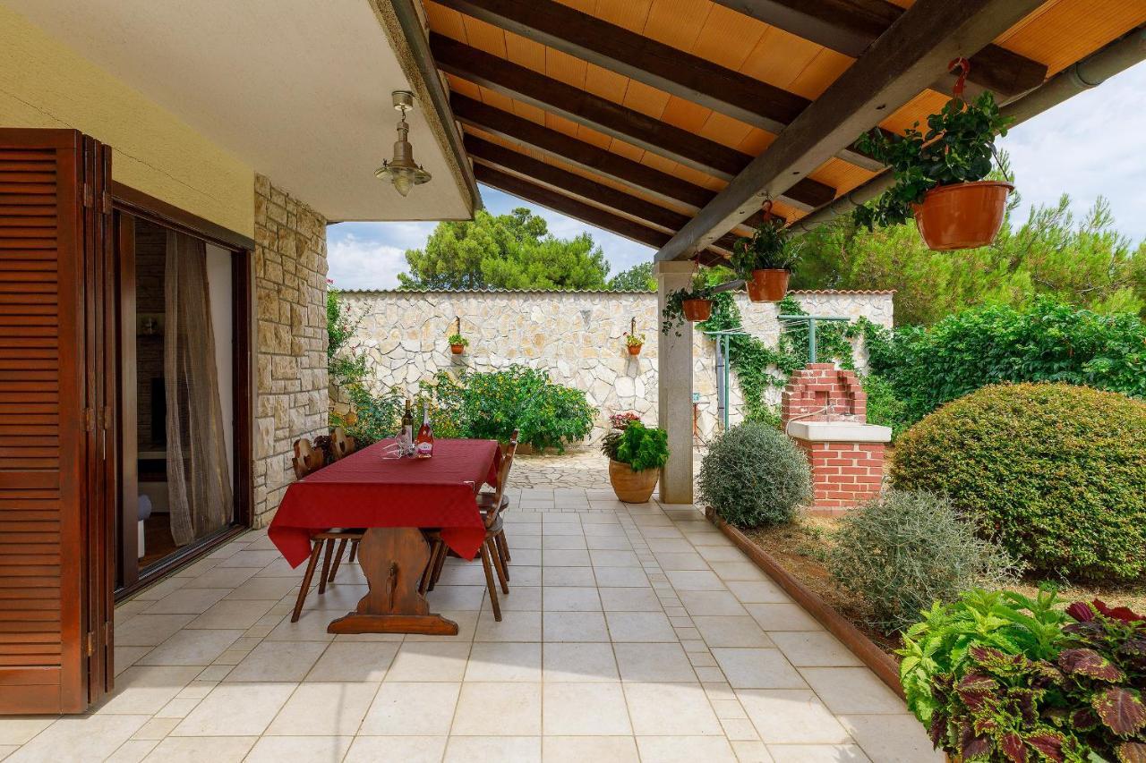 Stylish Flats With Two Bedrooms In Premantura Exterior photo