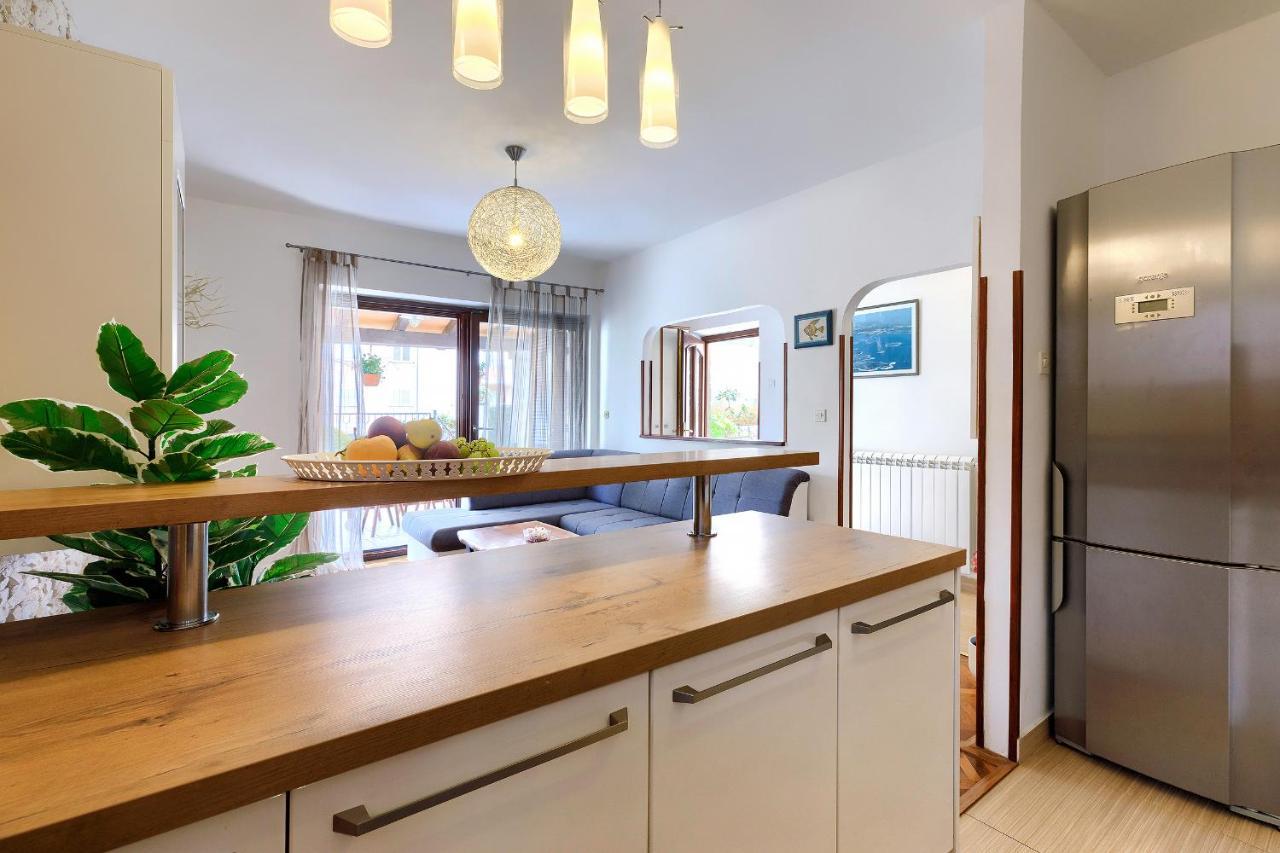 Stylish Flats With Two Bedrooms In Premantura Exterior photo
