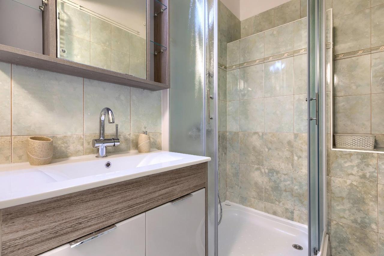 Stylish Flats With Two Bedrooms In Premantura Exterior photo