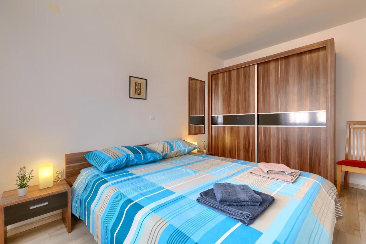 Stylish Flats With Two Bedrooms In Premantura Exterior photo
