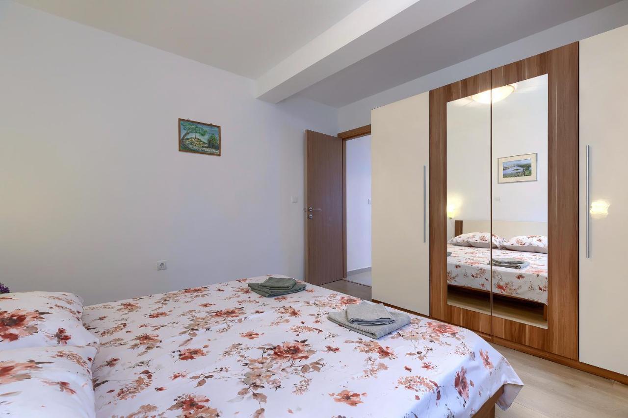 Stylish Flats With Two Bedrooms In Premantura Exterior photo
