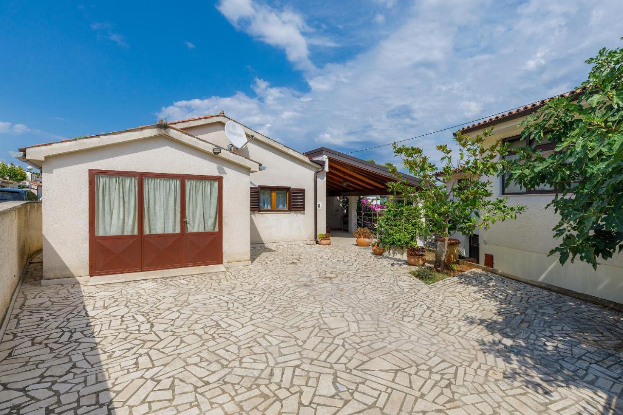 Stylish Flats With Two Bedrooms In Premantura Exterior photo