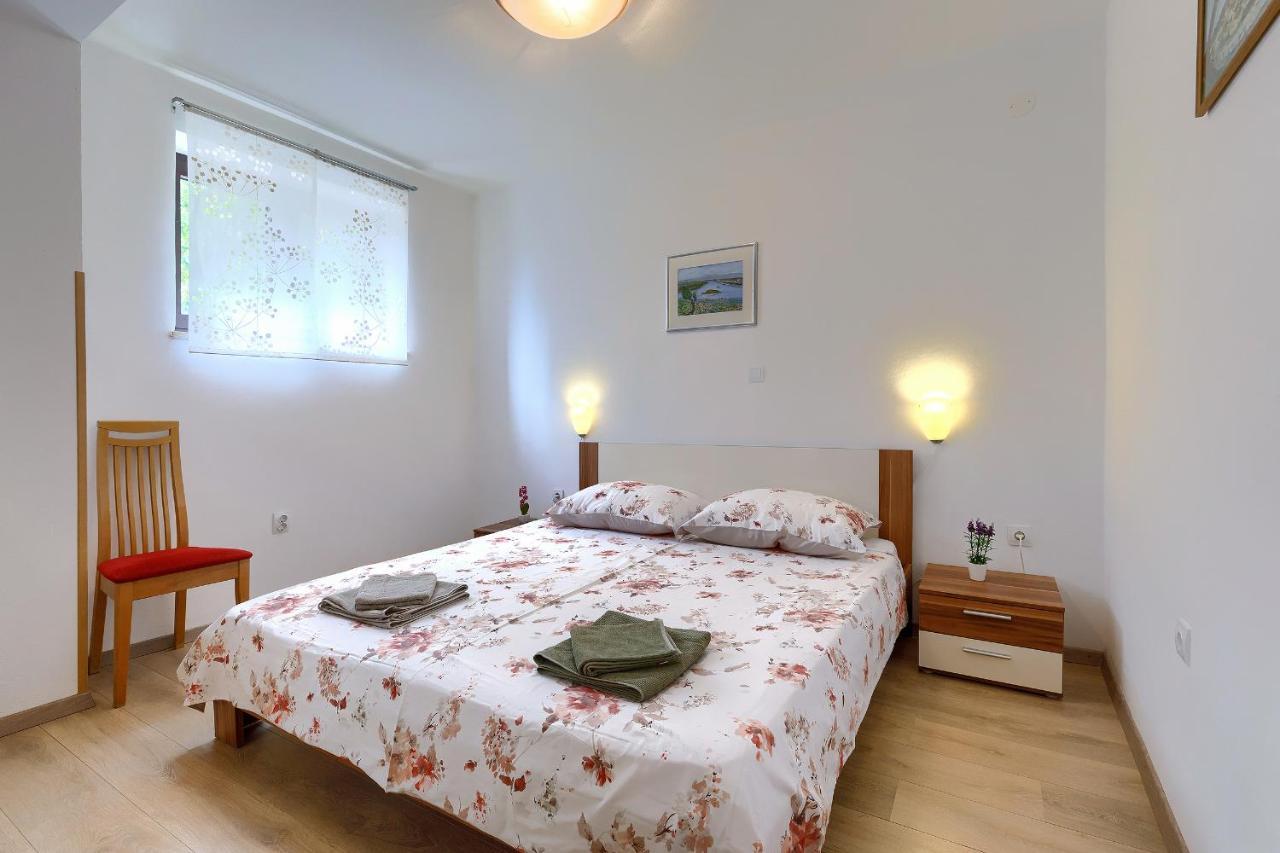 Stylish Flats With Two Bedrooms In Premantura Exterior photo