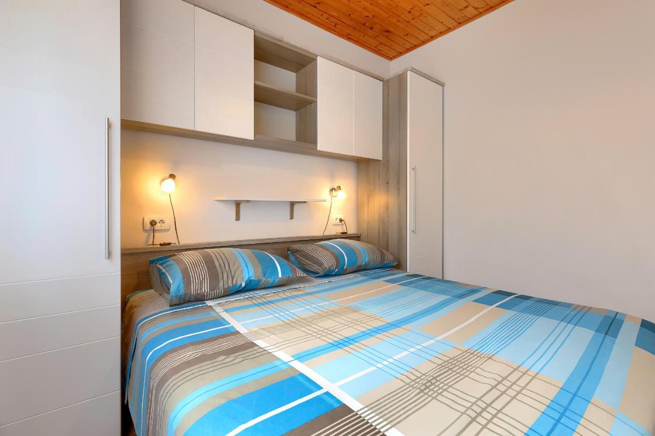 Stylish Flats With Two Bedrooms In Premantura Exterior photo