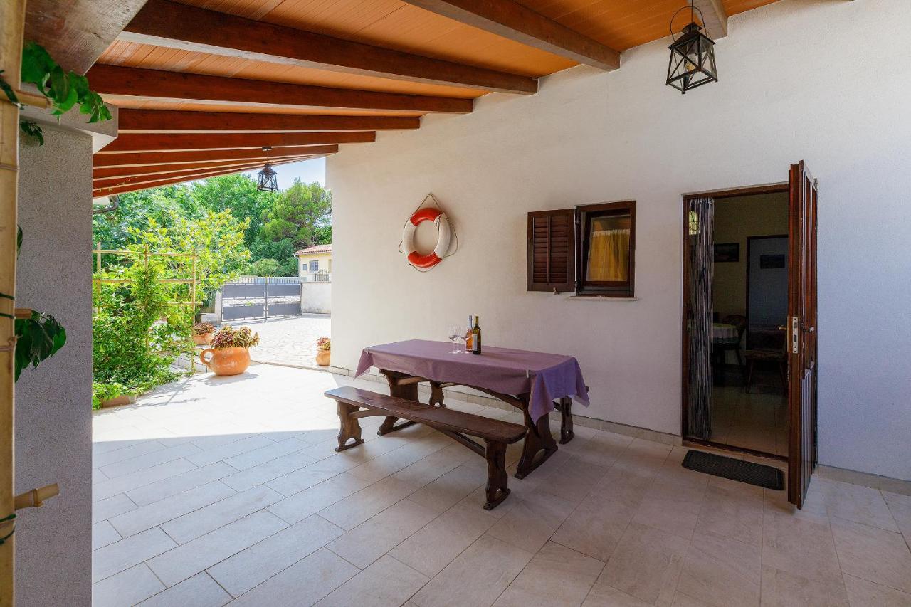 Stylish Flats With Two Bedrooms In Premantura Exterior photo