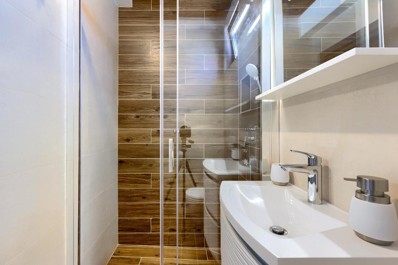 Stylish Flats With Two Bedrooms In Premantura Exterior photo